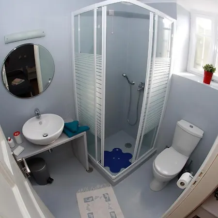 Theano Guest house